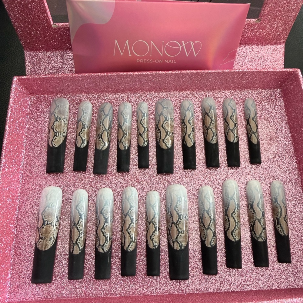 Monrow Black and Gray Snake Pattern Press-On Nails